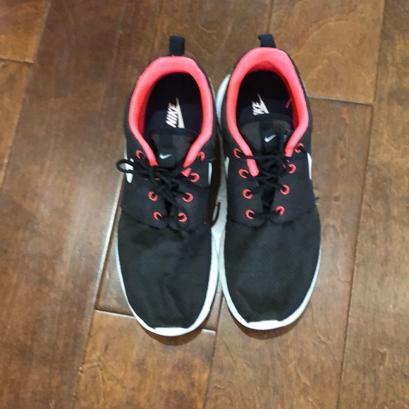 Nike Roshe - Picture 1 of 5